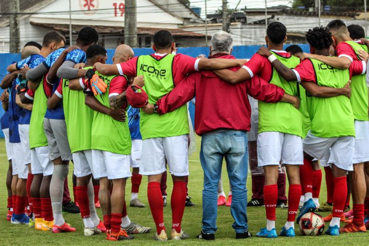 Equipe reunida minutos antes da partida contra o Maricá, em Itaboraí. Foto: Vinícius Lima/AFC.