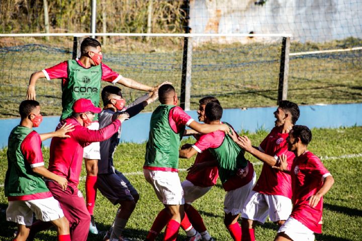 Comemoração dos garotos do Sub-20 após o primeiro gol marcado por Lipe, contra o Audax. Foto: Vinícius Lima / AFC