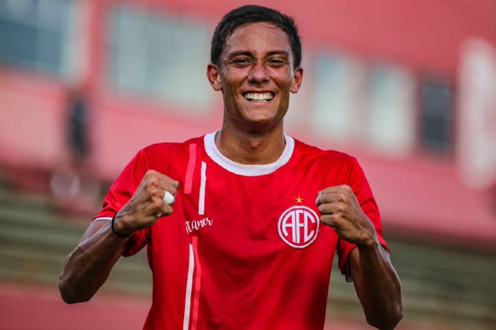 Adriano, autor do primeiro gol no empate contra o Araruama. Foto: Marcelo Júnior