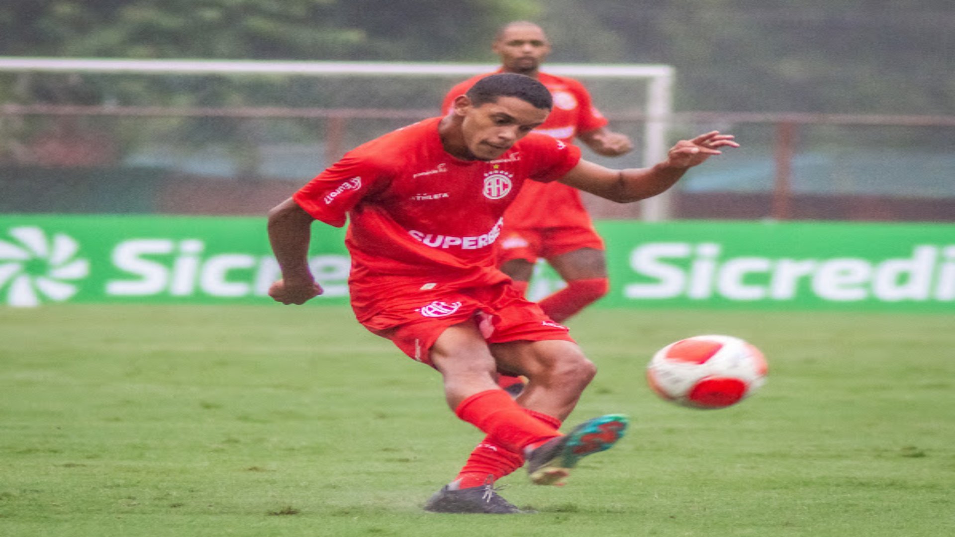 Momento em que JV dá o passe para André