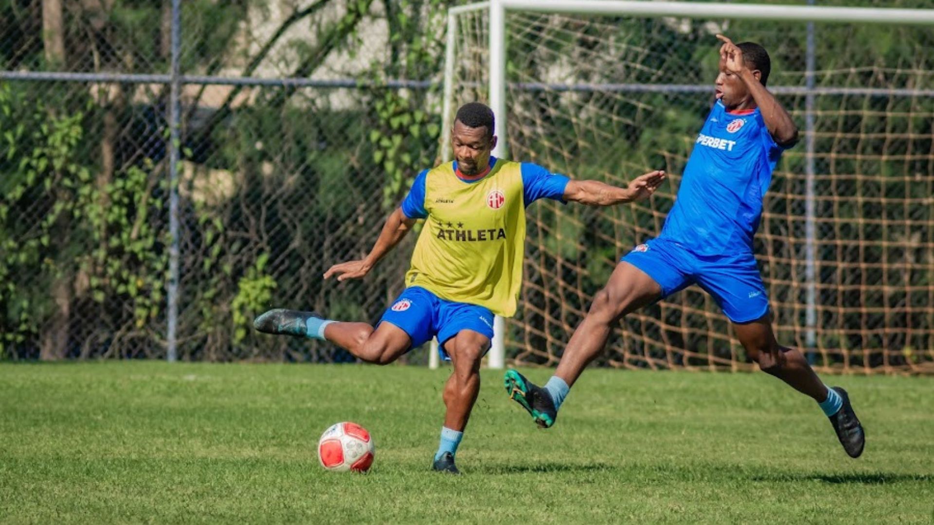 America treinou no campo da Aeronáutica. Foto: Wandré Silva/AFC