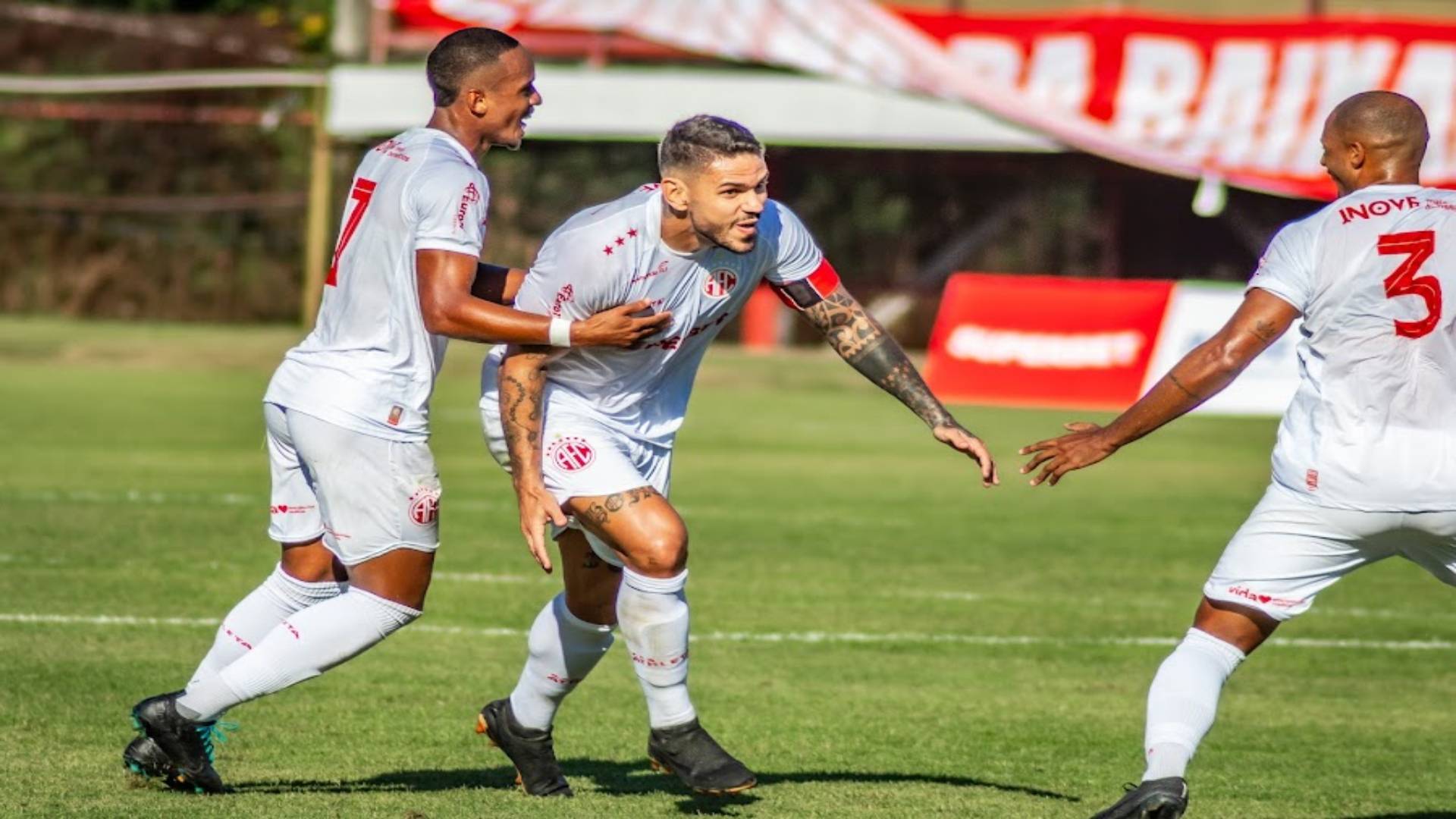 Fabrício comemor o gol contra o Artsul