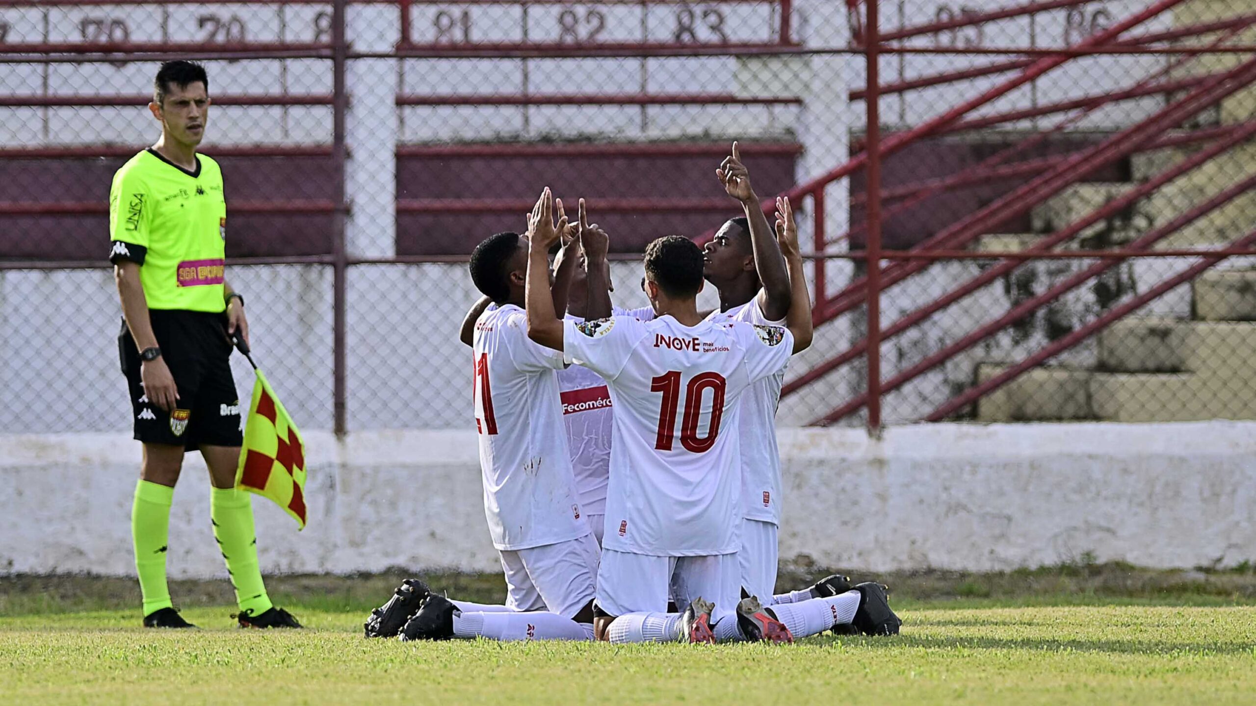 Crias do Mecão comemoram primeiro gol na Copinha. Foto: Eduardo Carmin