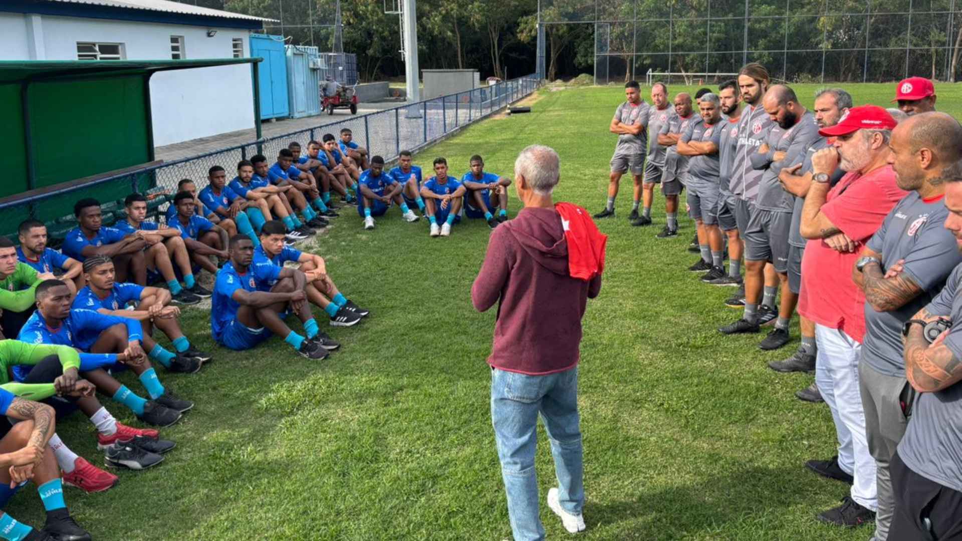 Presidente Romário acompanhou o treino na manhã desta segunda-feira (23). Foto: Divulgação/AFC